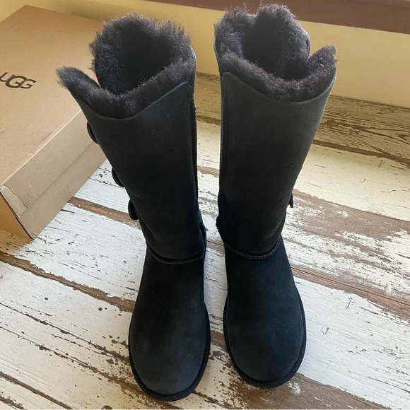 ✨SOLD✨UGG Bailey Button Triplet II Boots - Picture 6 of 11